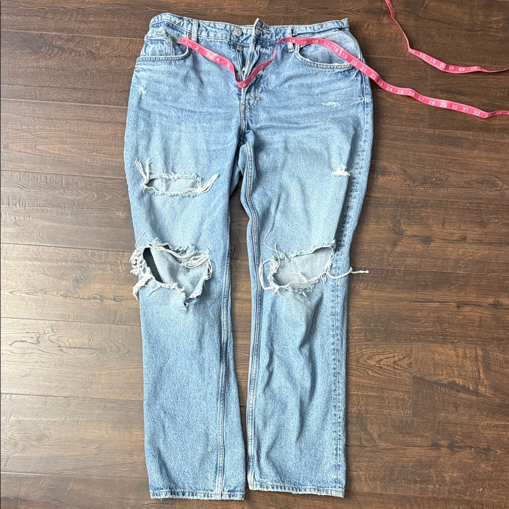 Levi's Women's Boyfriend Jeans in Light Blue #B37 - Picture 4 of 7